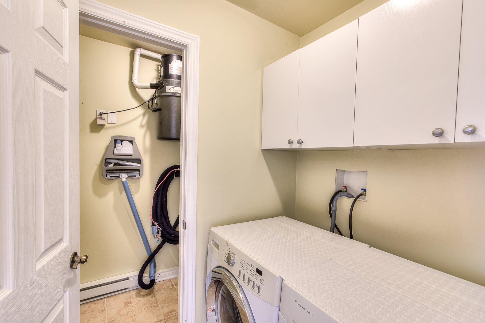 









6805


Boul. des Laurentides

, 301,
Laval (Auteuil),




QC
H7H1A3

