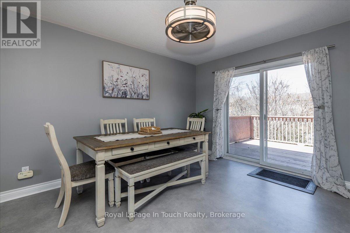 












93 EDWARD STREET

,
Penetanguishene,




Ontario
L9M1J3

