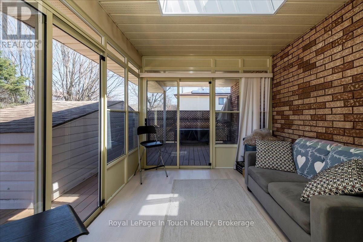 












93 EDWARD STREET

,
Penetanguishene,




Ontario
L9M1J3

