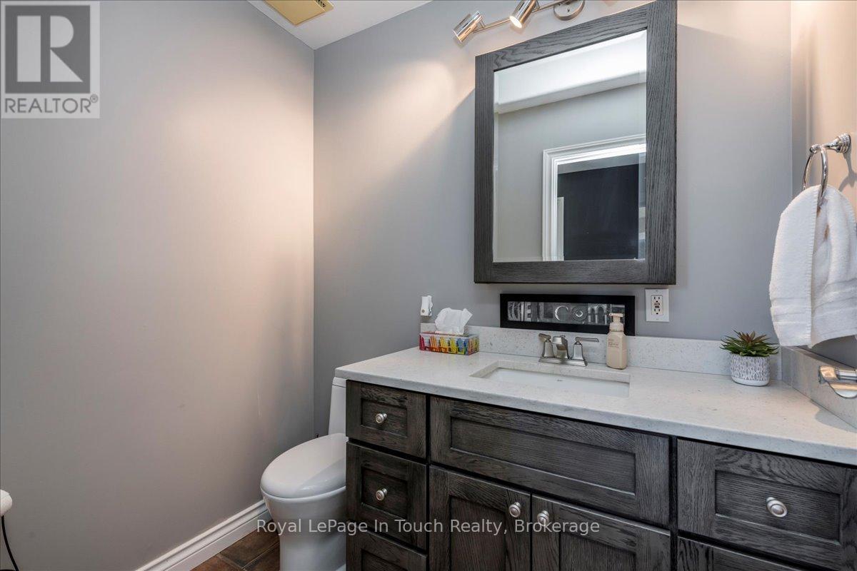 












93 EDWARD STREET

,
Penetanguishene,




Ontario
L9M1J3

