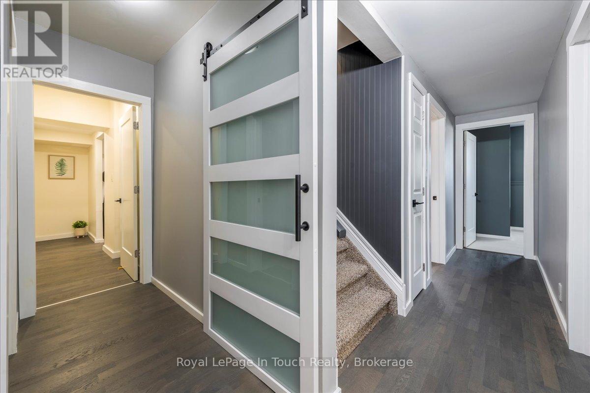 












93 EDWARD STREET

,
Penetanguishene,




Ontario
L9M1J3

