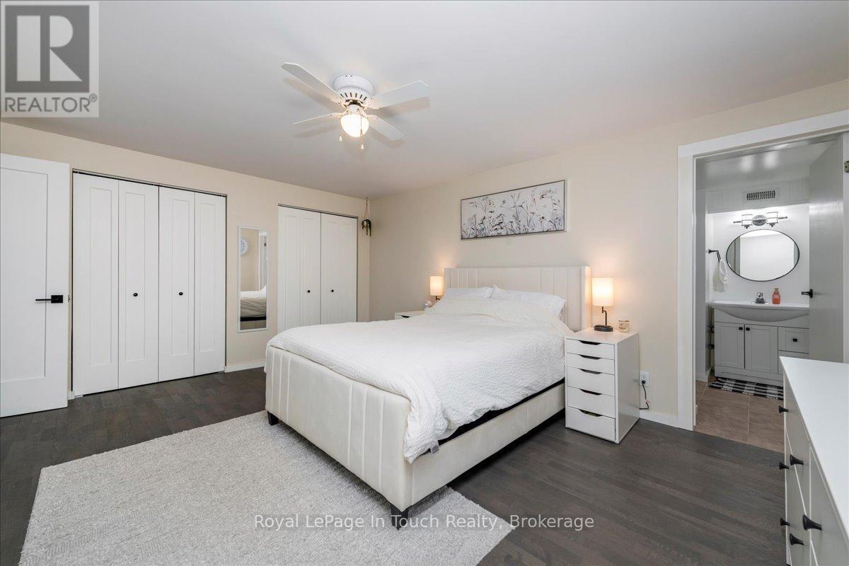 












93 EDWARD STREET

,
Penetanguishene,




Ontario
L9M1J3

