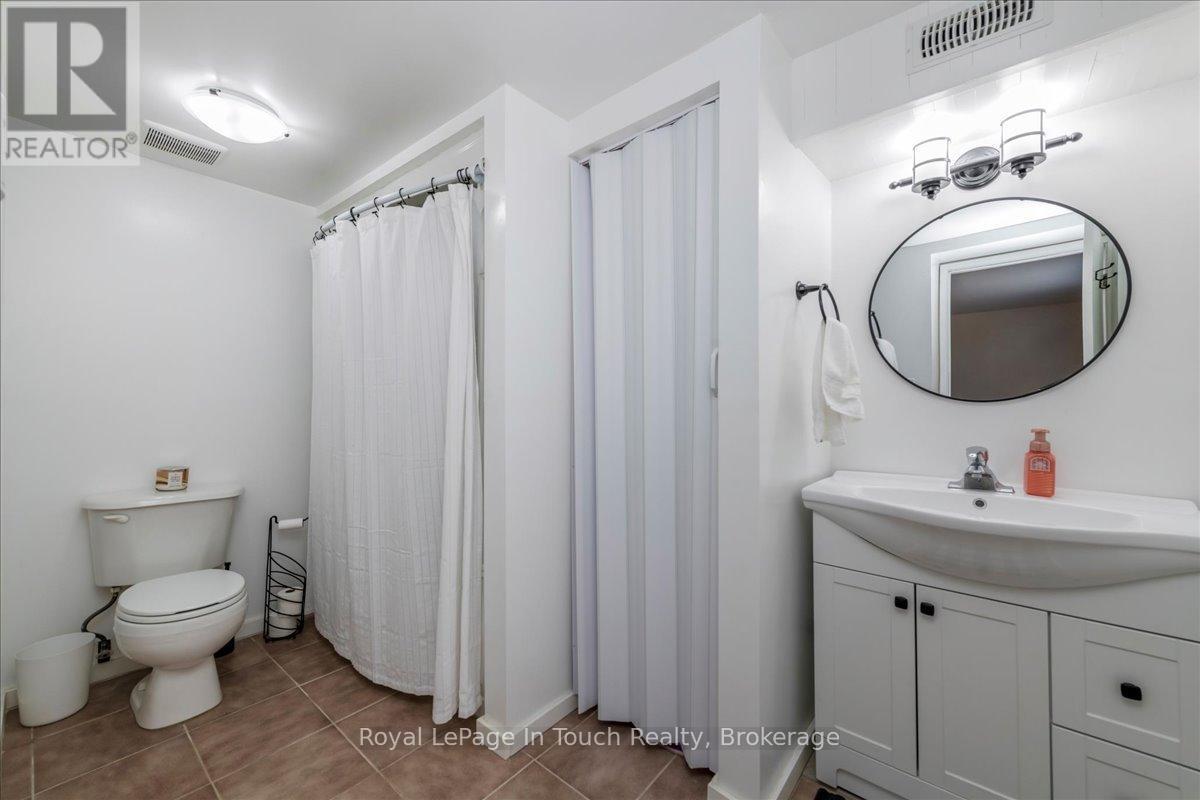 












93 EDWARD STREET

,
Penetanguishene,




Ontario
L9M1J3

