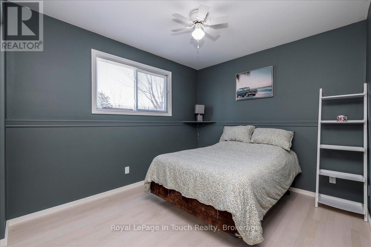 












93 EDWARD STREET

,
Penetanguishene,




Ontario
L9M1J3

