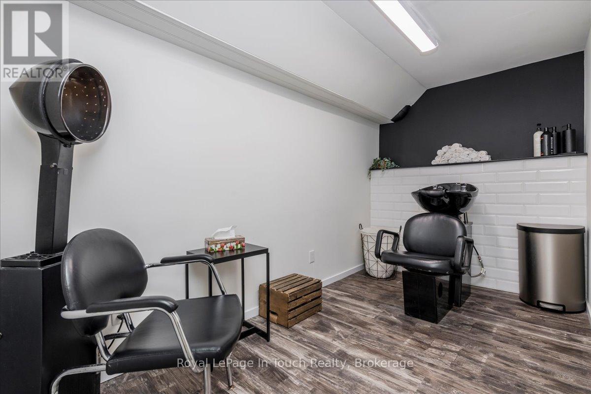 












93 EDWARD STREET

,
Penetanguishene,




Ontario
L9M1J3

