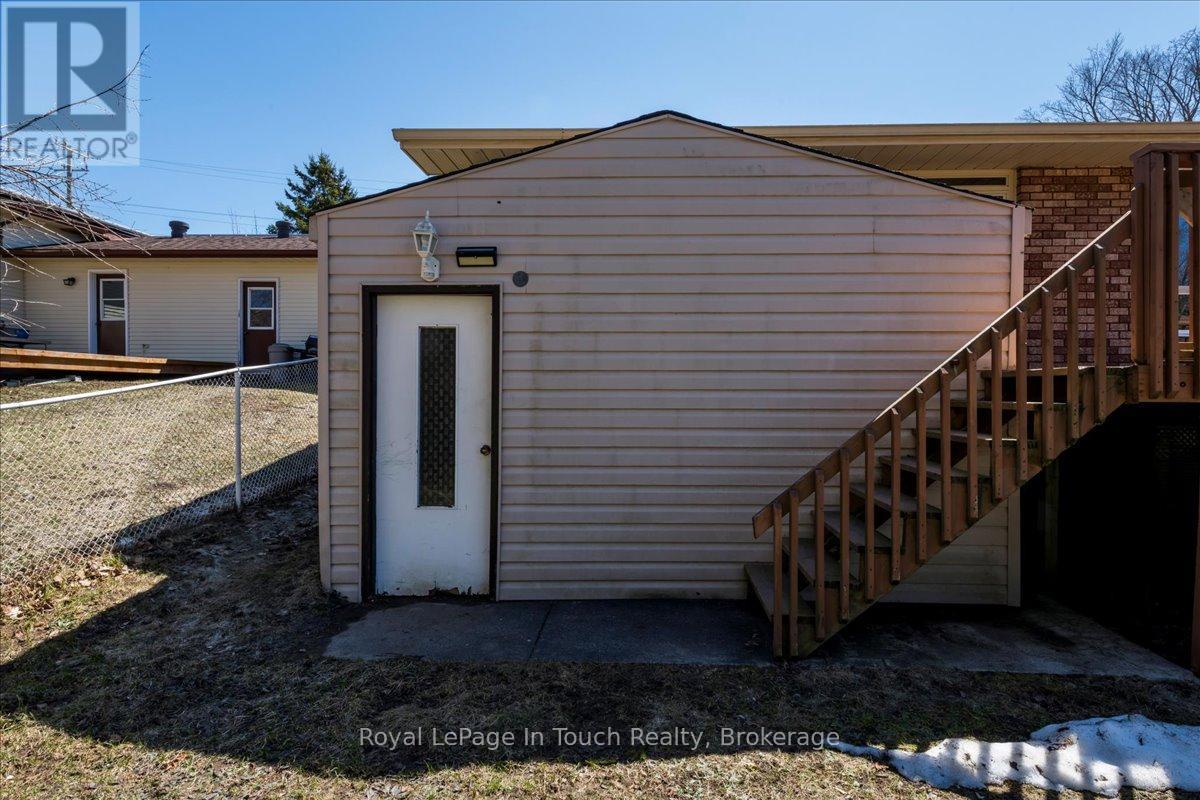 












93 EDWARD STREET

,
Penetanguishene,




Ontario
L9M1J3

