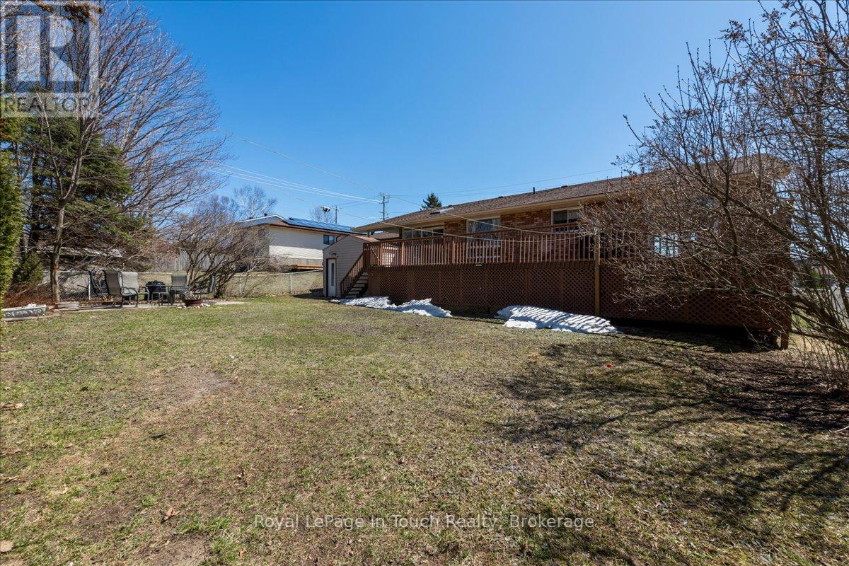 












93 EDWARD STREET

,
Penetanguishene,




Ontario
L9M1J3

