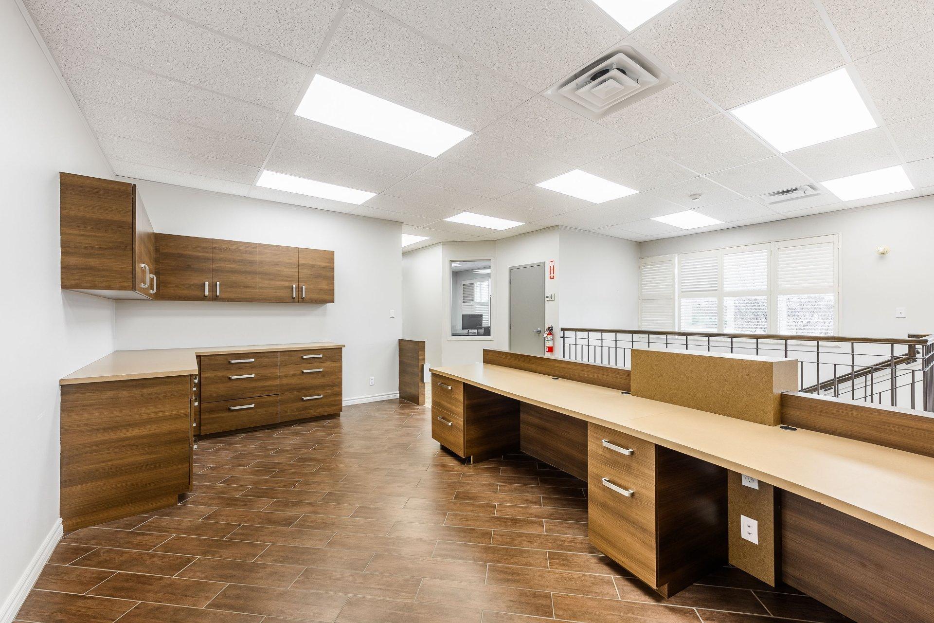 









2041A


Rue Léonard-De Vinci

,
Sainte-Julie,




QC
J3E1Z2

