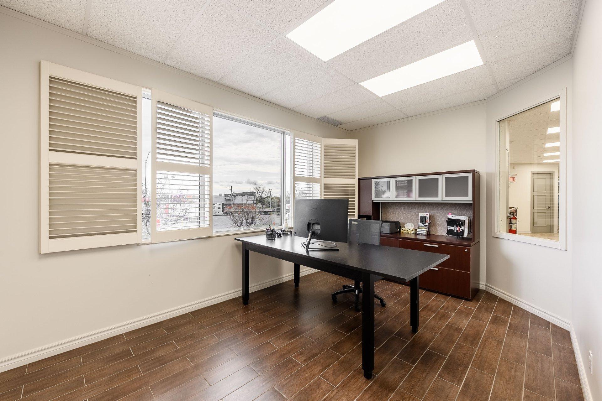 









2041A


Rue Léonard-De Vinci

,
Sainte-Julie,




QC
J3E1Z2


