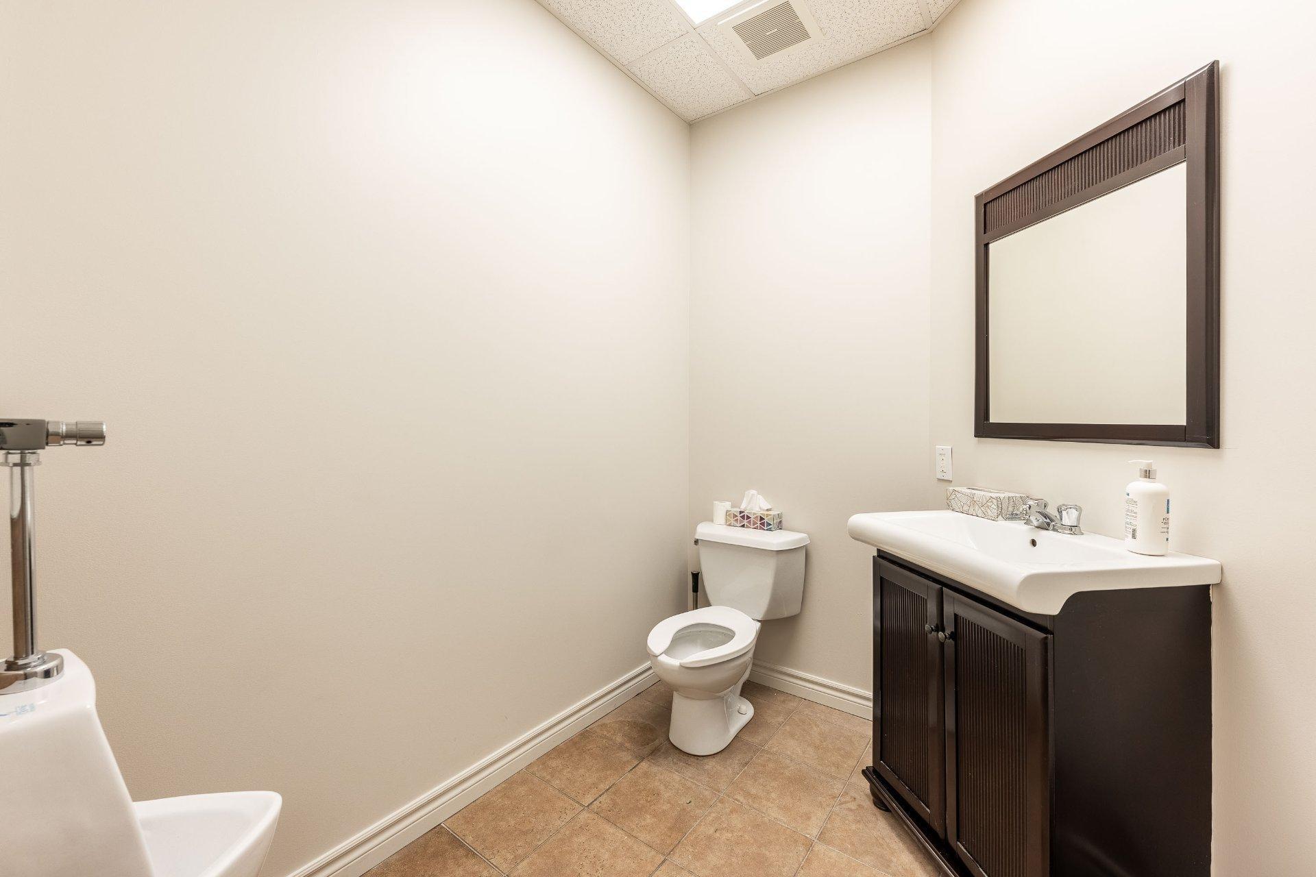 









2041A


Rue Léonard-De Vinci

,
Sainte-Julie,




QC
J3E1Z2

