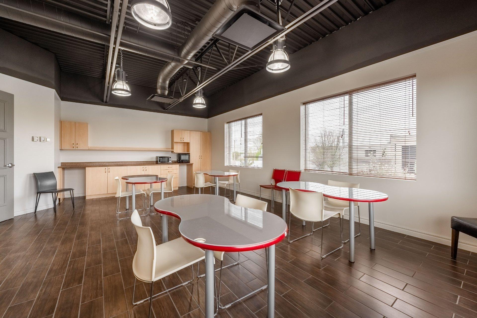 









2041A


Rue Léonard-De Vinci

,
Sainte-Julie,




QC
J3E1Z2

