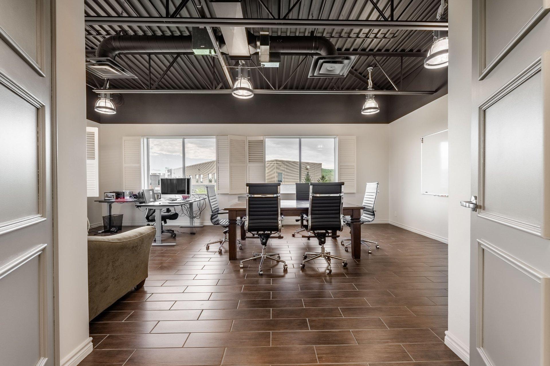 









2041A


Rue Léonard-De Vinci

,
Sainte-Julie,




QC
J3E1Z2

