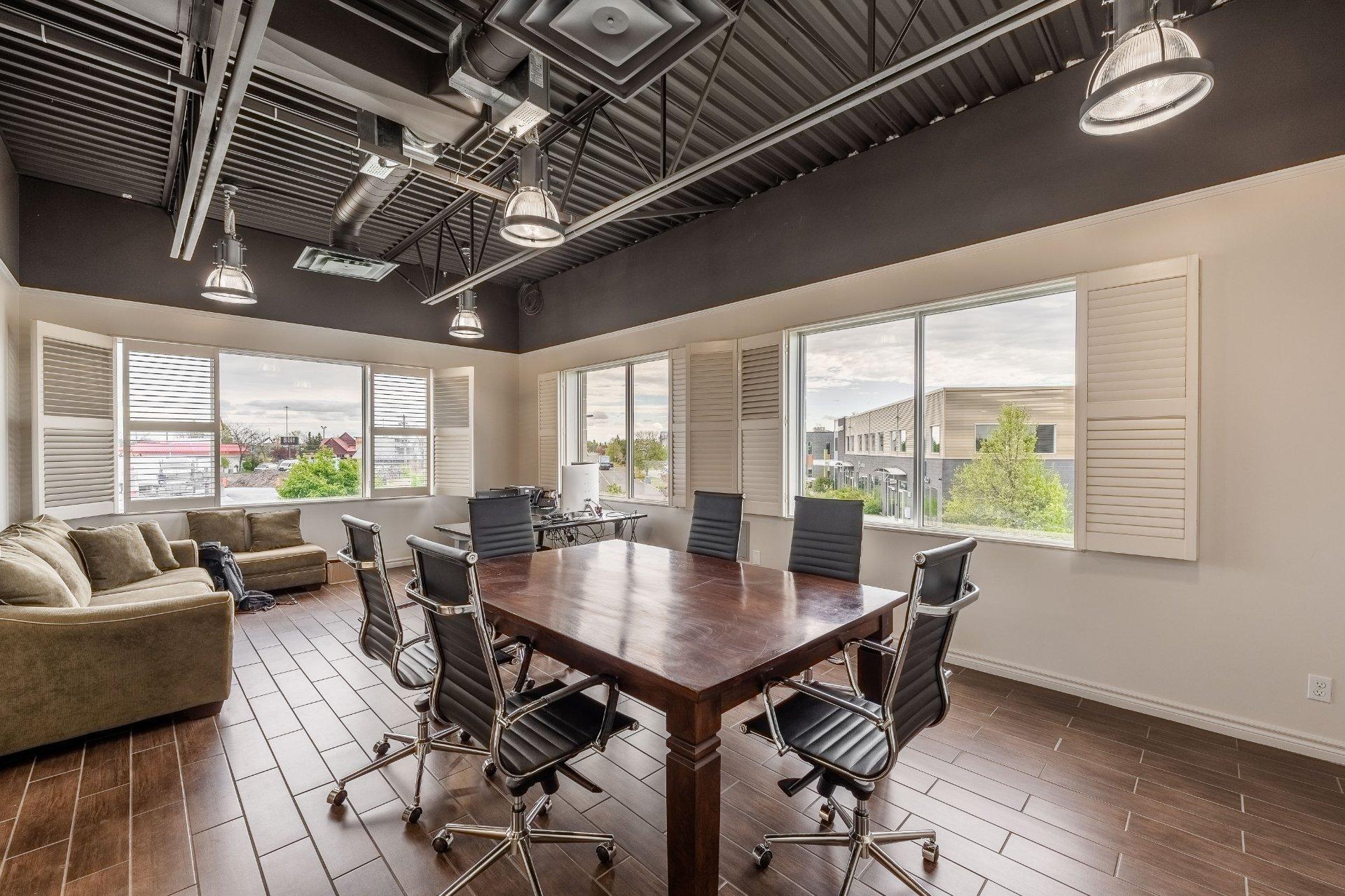 









2041A


Rue Léonard-De Vinci

,
Sainte-Julie,




QC
J3E1Z2

