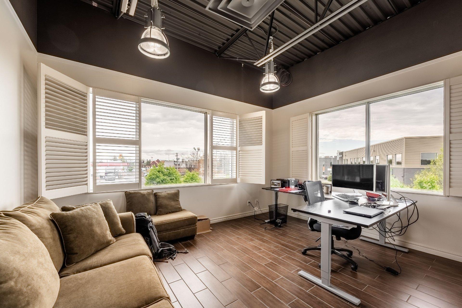 









2041A


Rue Léonard-De Vinci

,
Sainte-Julie,




QC
J3E1Z2

