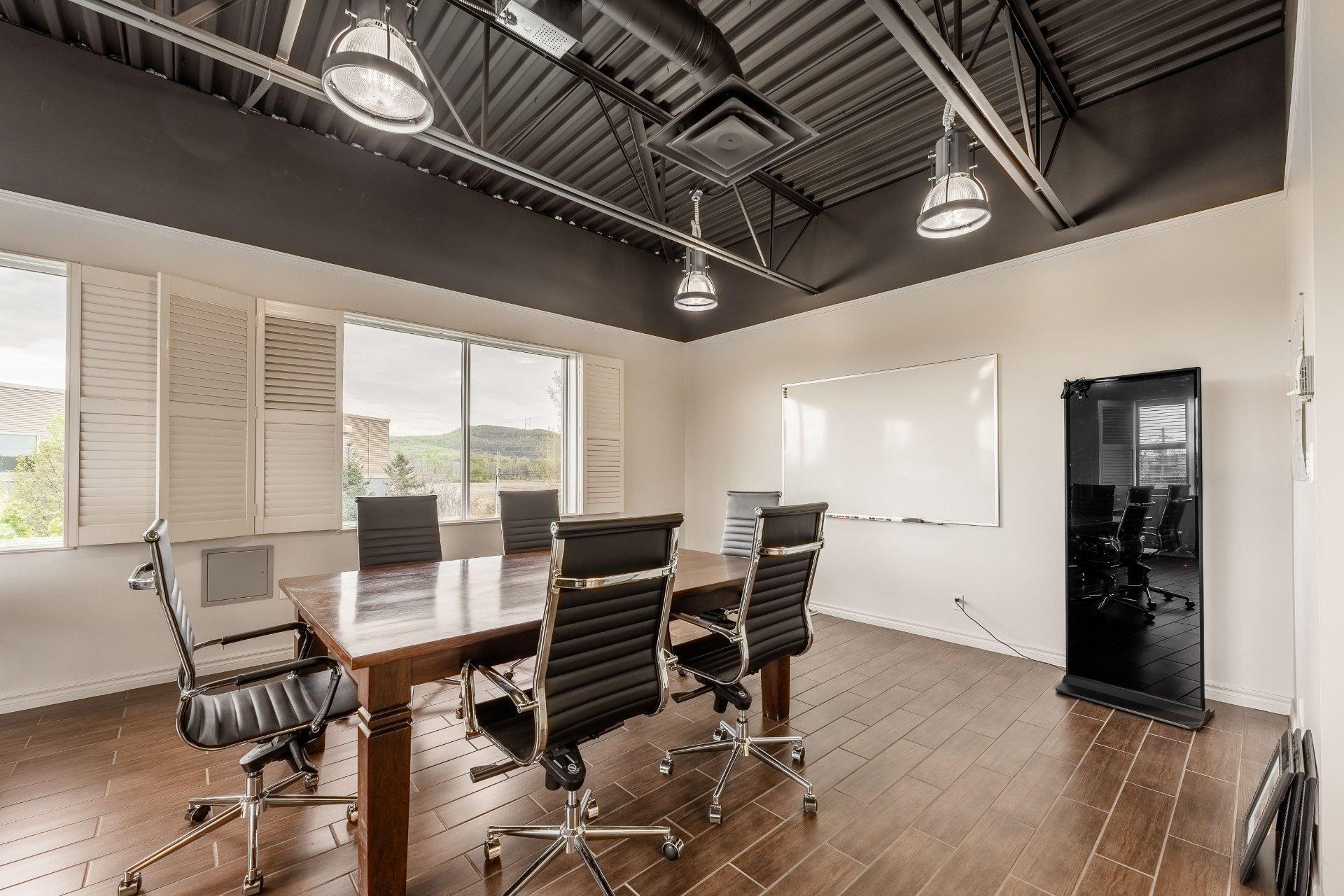 









2041A


Rue Léonard-De Vinci

,
Sainte-Julie,




QC
J3E1Z2

