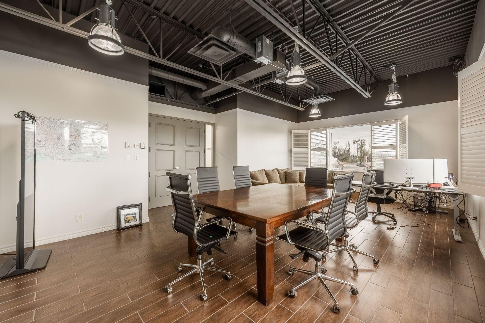 









2041A


Rue Léonard-De Vinci

,
Sainte-Julie,




QC
J3E1Z2

