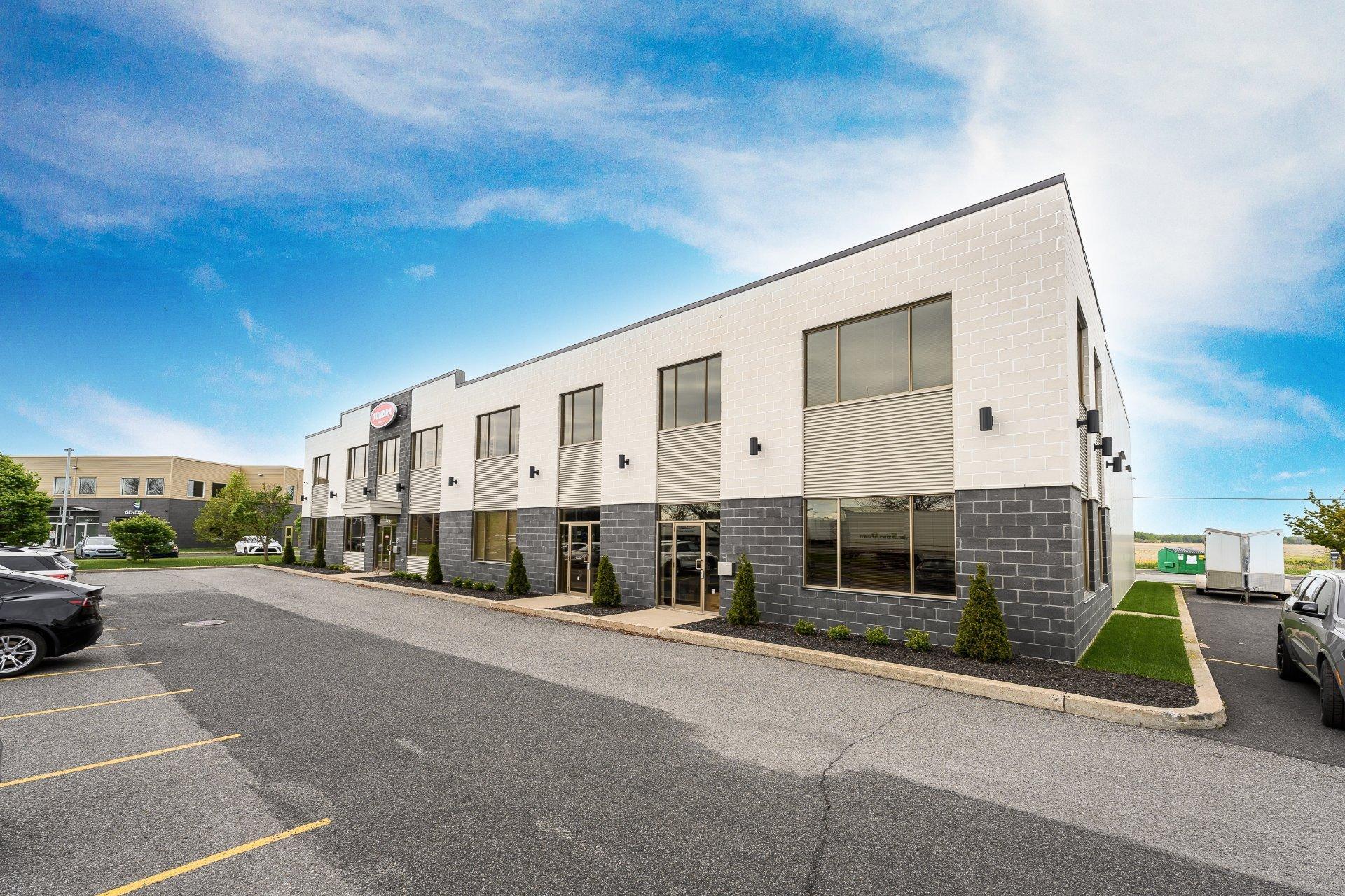 









2041A


Rue Léonard-De Vinci

,
Sainte-Julie,




QC
J3E1Z2

