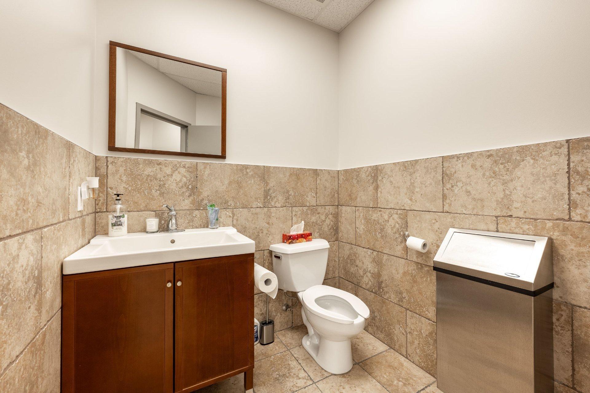 









2041A


Rue Léonard-De Vinci

,
Sainte-Julie,




QC
J3E1Z2

