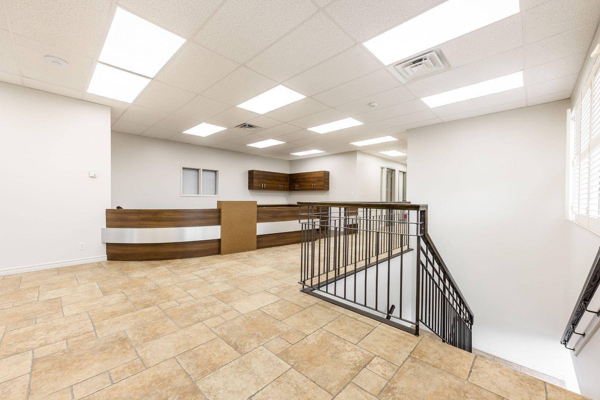 









2041A


Rue Léonard-De Vinci

,
Sainte-Julie,




QC
J3E1Z2

