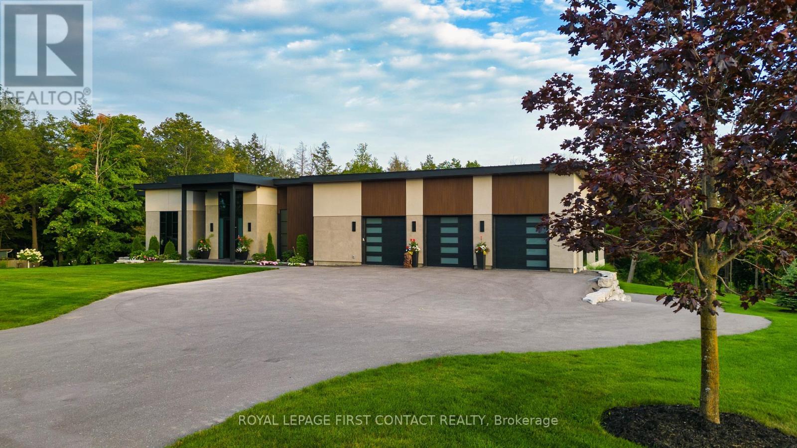 












2761 LOCKHART ROAD

,
Innisfil,




Ontario
L9S3G2

