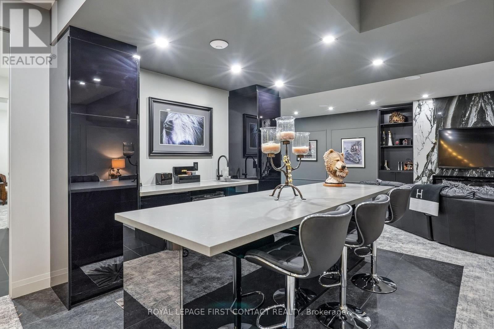 












2761 LOCKHART ROAD

,
Innisfil,




Ontario
L9S3G2

