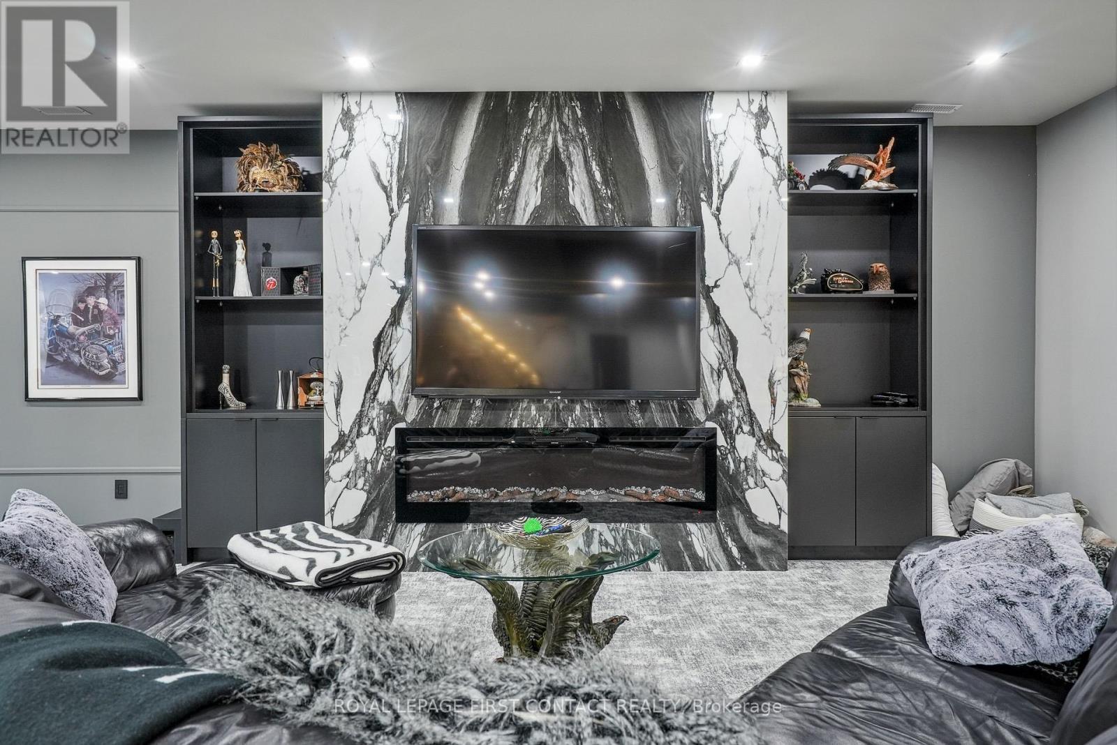 












2761 LOCKHART ROAD

,
Innisfil,




Ontario
L9S3G2

