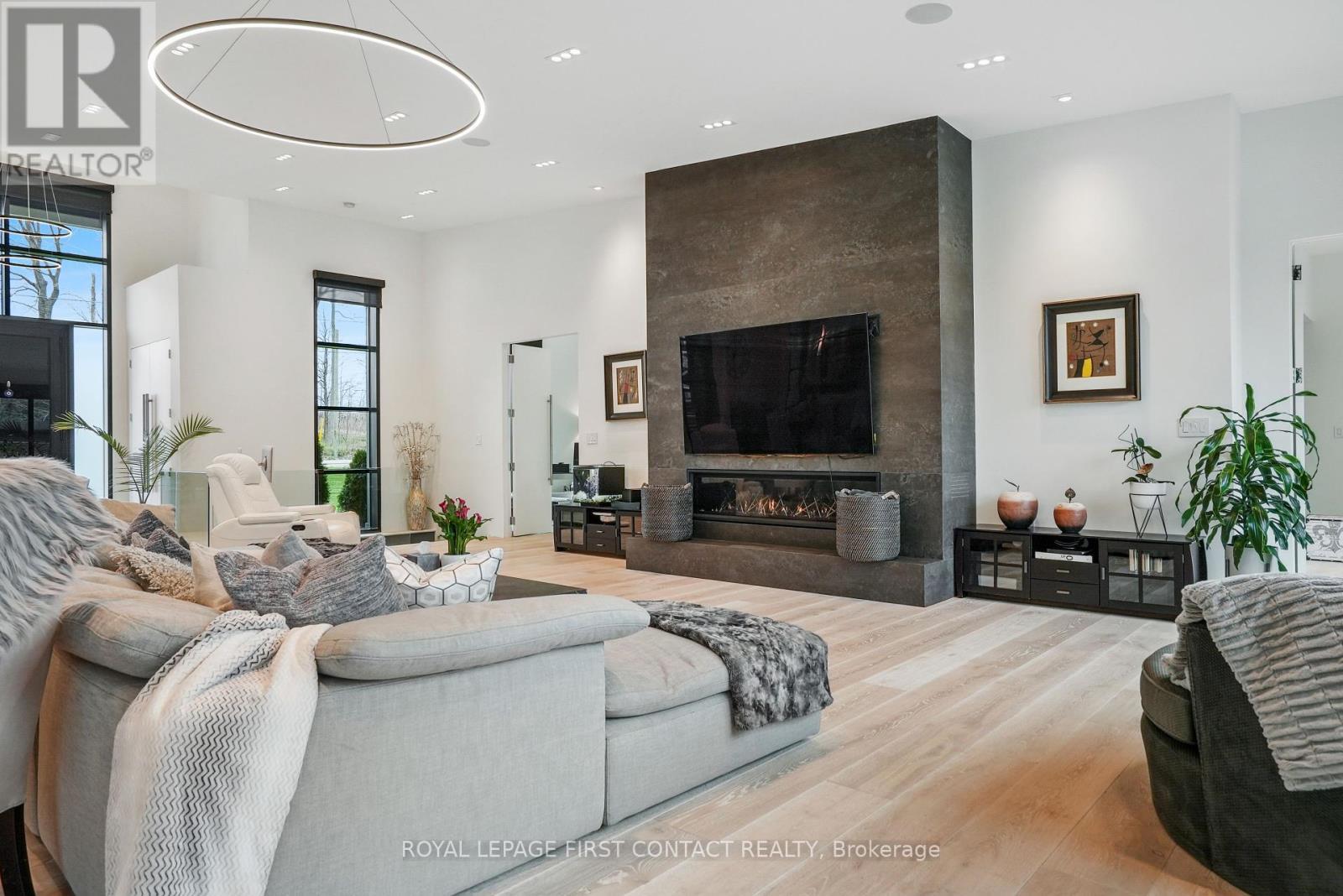 












2761 LOCKHART ROAD

,
Innisfil,




Ontario
L9S3G2

