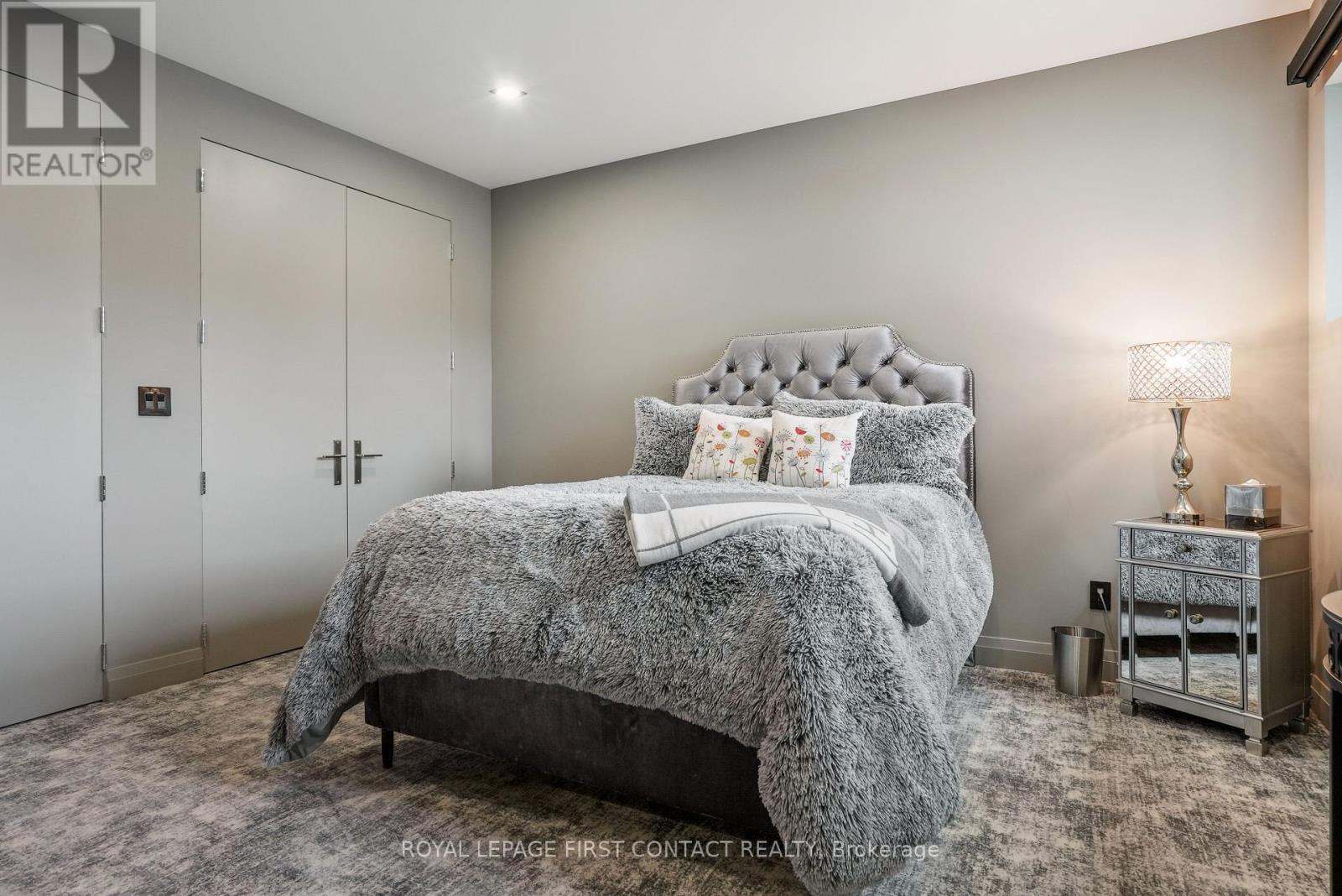 












2761 LOCKHART ROAD

,
Innisfil,




Ontario
L9S3G2

