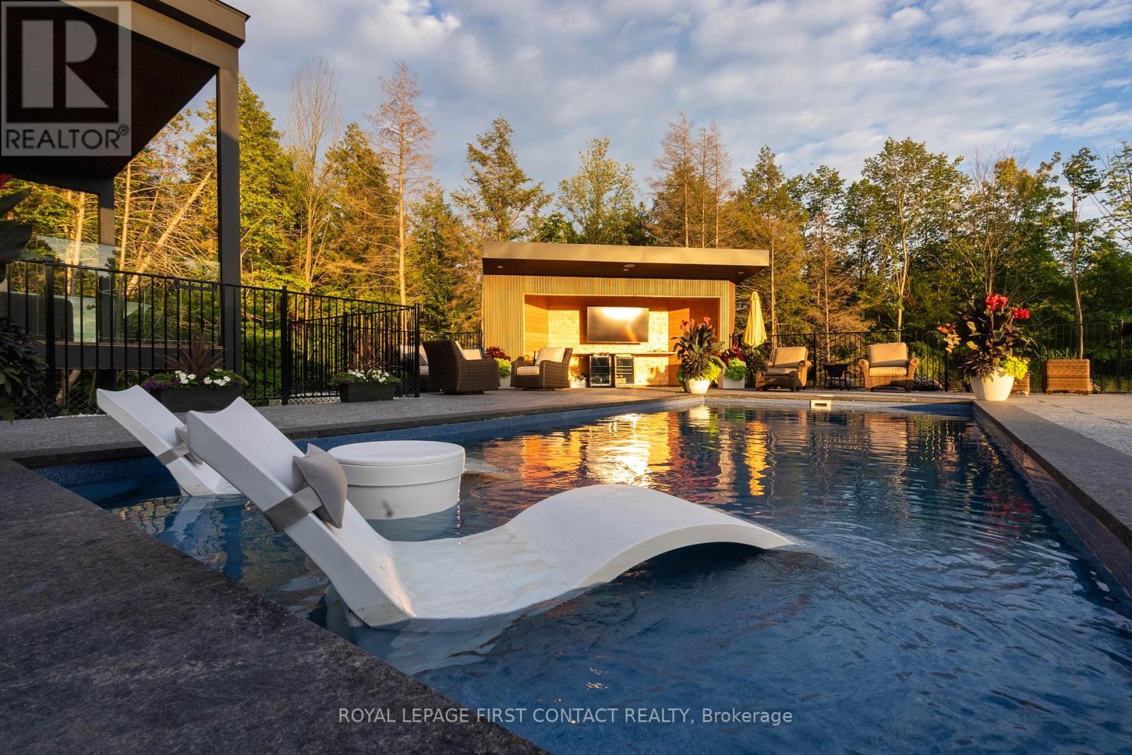 












2761 LOCKHART ROAD

,
Innisfil,




Ontario
L9S3G2

