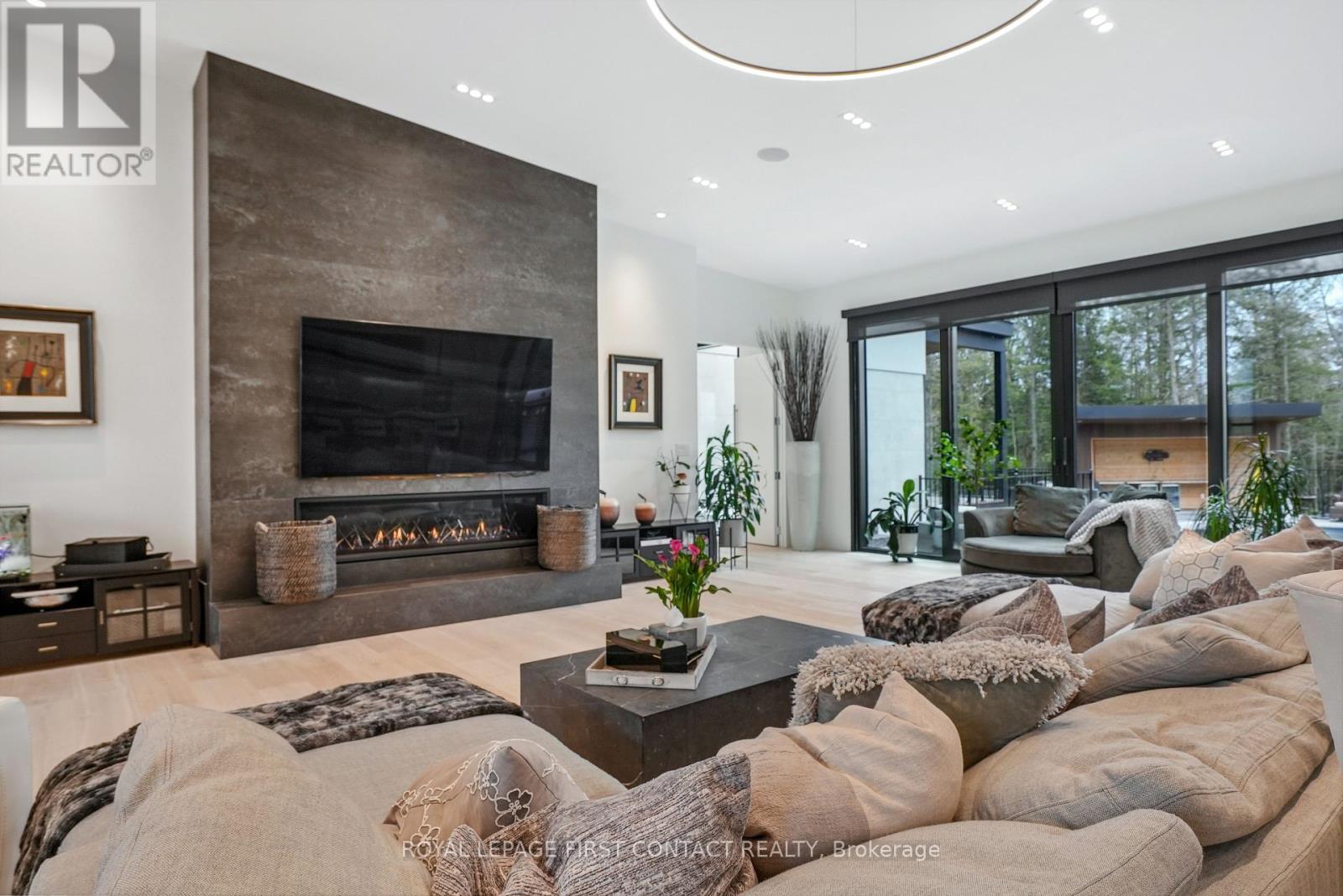 












2761 LOCKHART ROAD

,
Innisfil,




Ontario
L9S3G2

