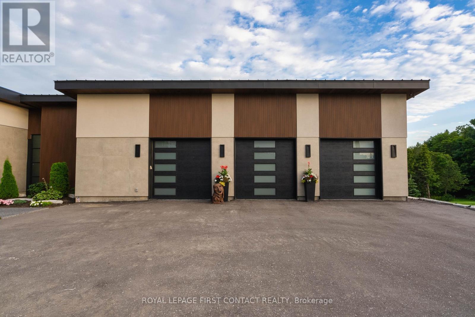 












2761 LOCKHART ROAD

,
Innisfil,




Ontario
L9S3G2

