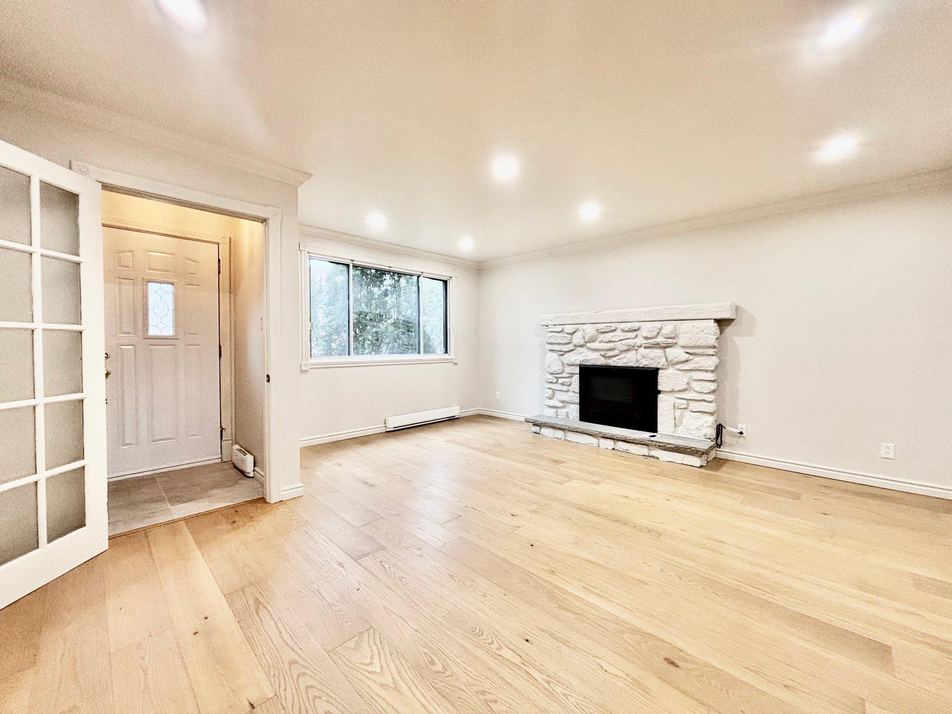 









4999


Rue Pilon

,
Montréal (Pierrefonds-Roxboro),




QC
H9K1G5

