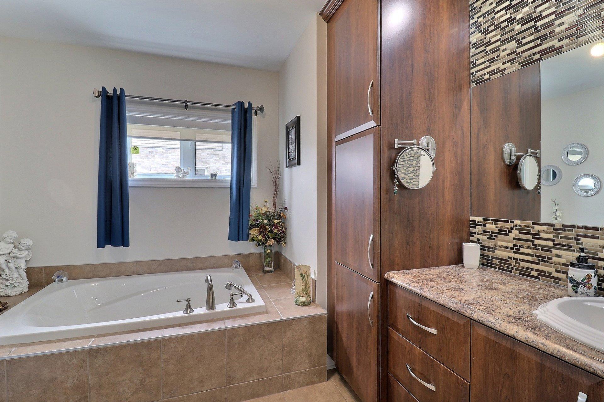 









1308


Boul. Maloney E.

, 1,
Gatineau (Gatineau),




QC
J8P1J3

