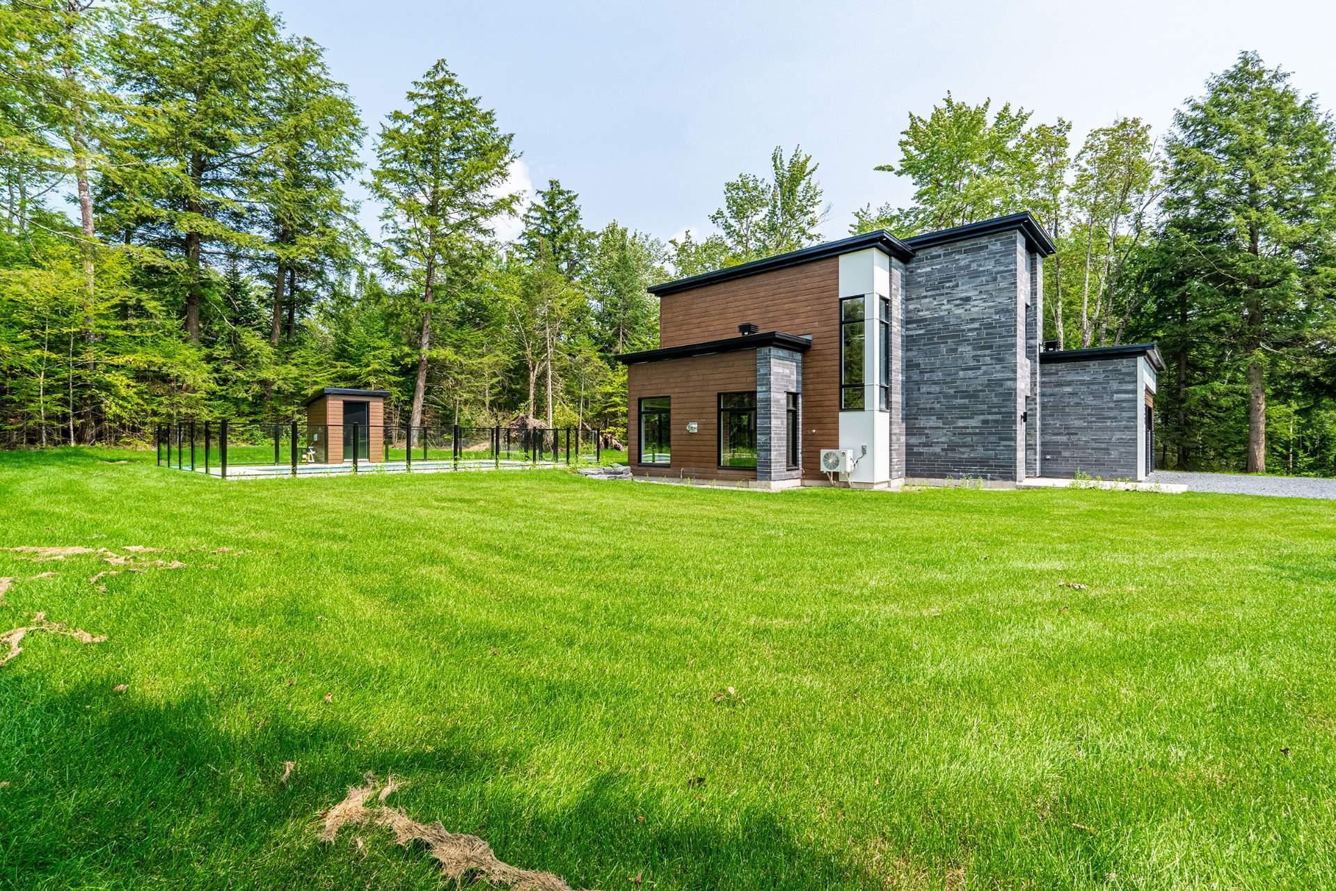 









2350


Rue du Havre

,
Magog,




QC
J1X5R9

