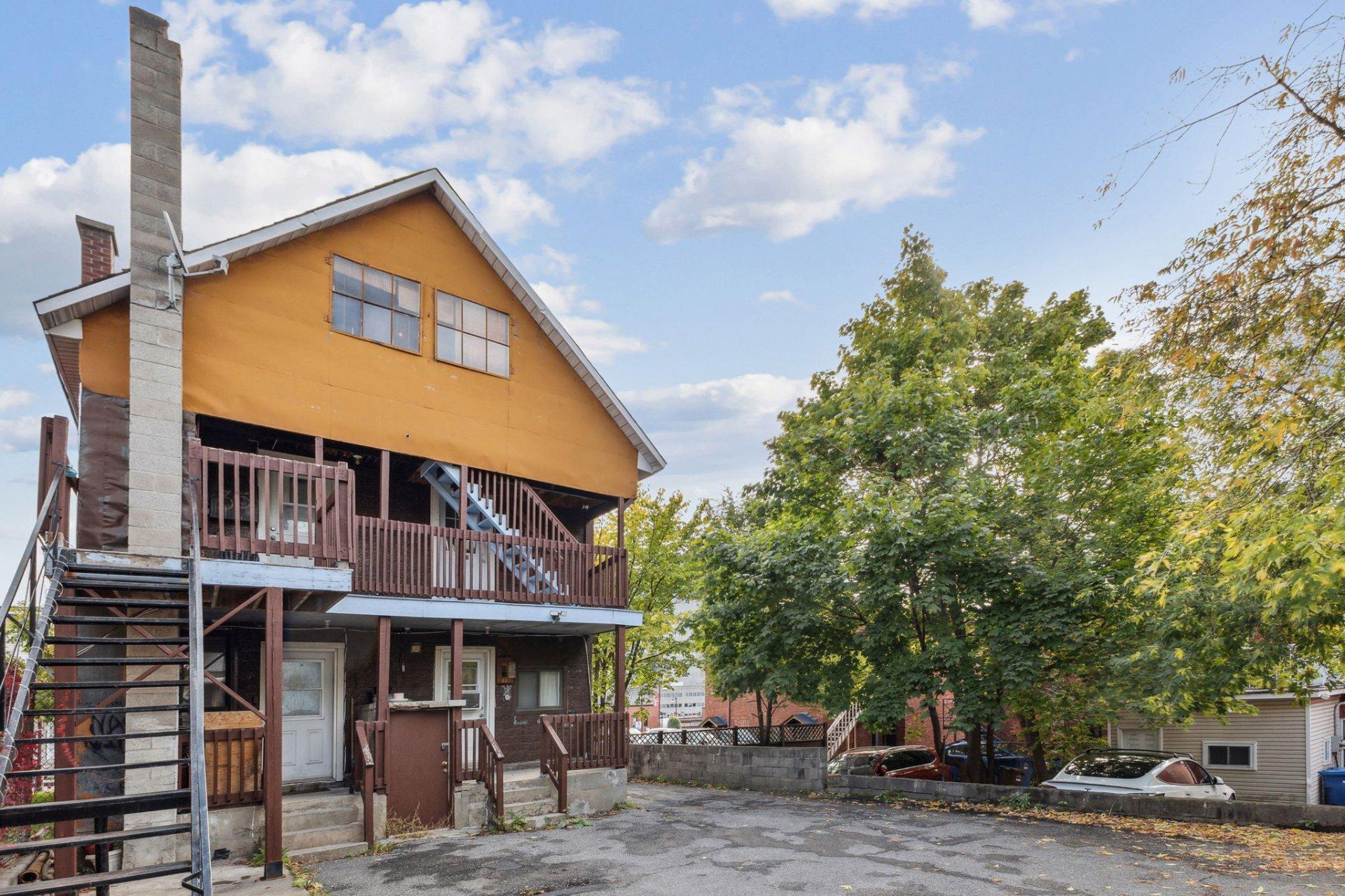









33

 - 35


Rue Leduc

,
Gatineau (Hull),




QC
J8X3A3


