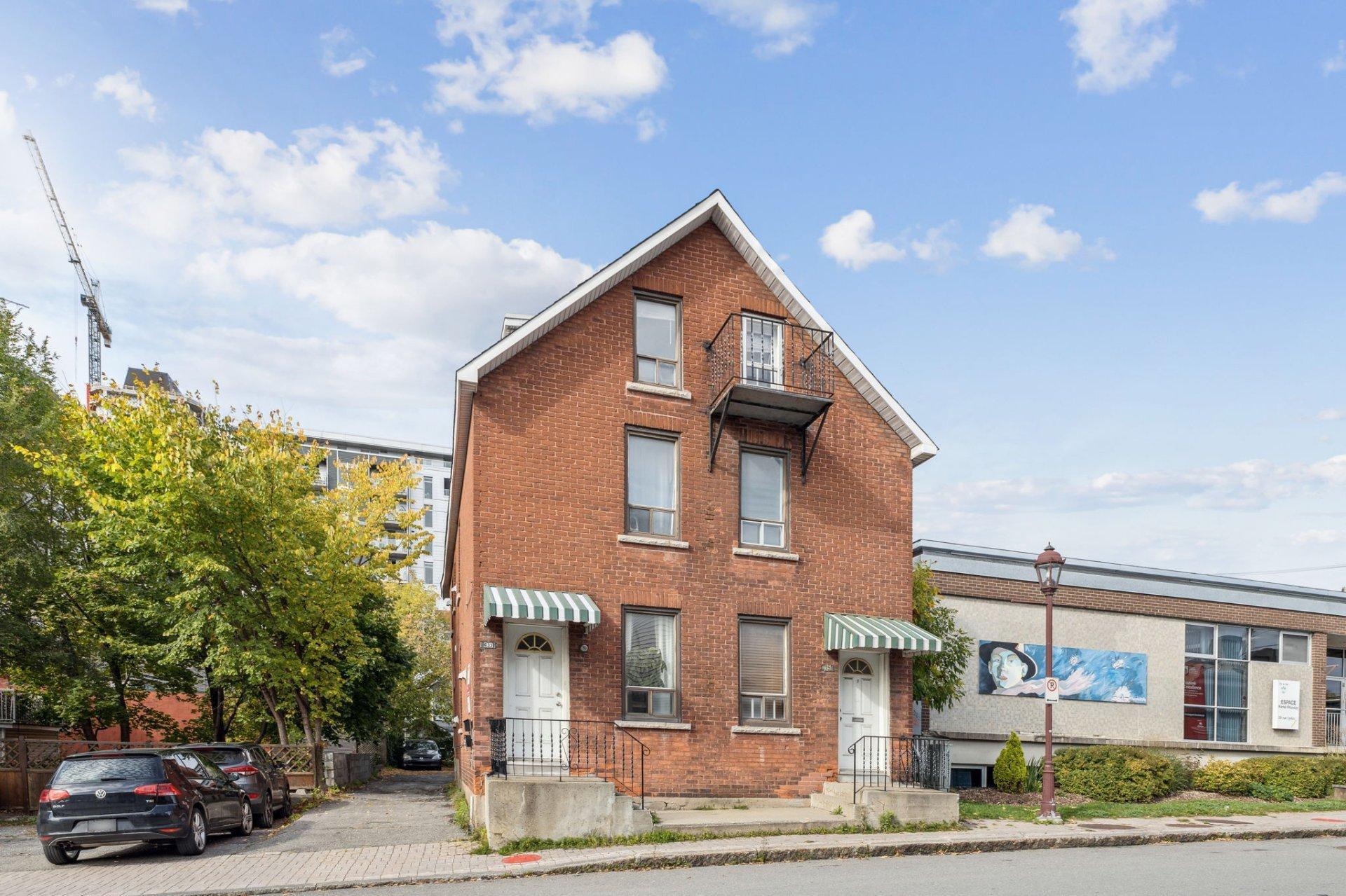









33

 - 35


Rue Leduc

,
Gatineau (Hull),




QC
J8X3A3

