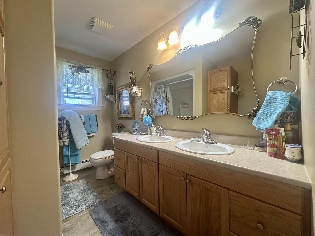 












62 McGill Avenue

,
Brighton,




PE
C1A 2J5

