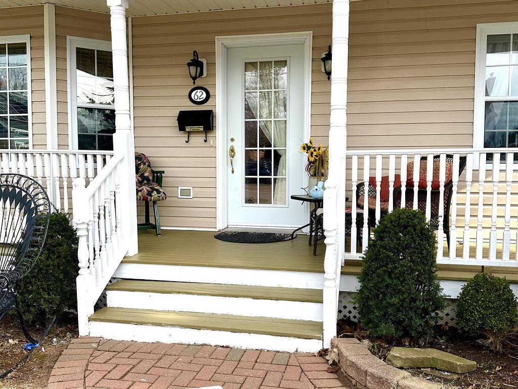 












62 McGill Avenue

,
Brighton,




PE
C1A 2J5

