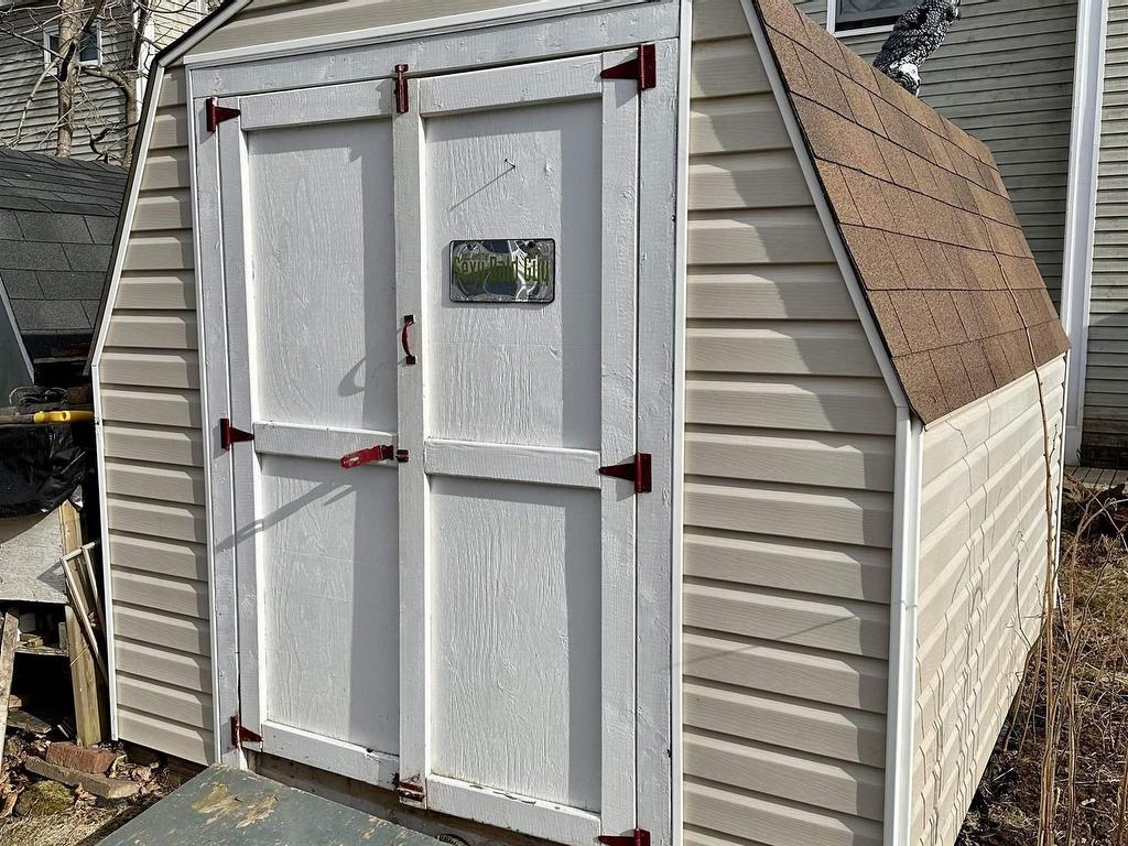 












62 McGill Avenue

,
Brighton,




PE
C1A 2J5

