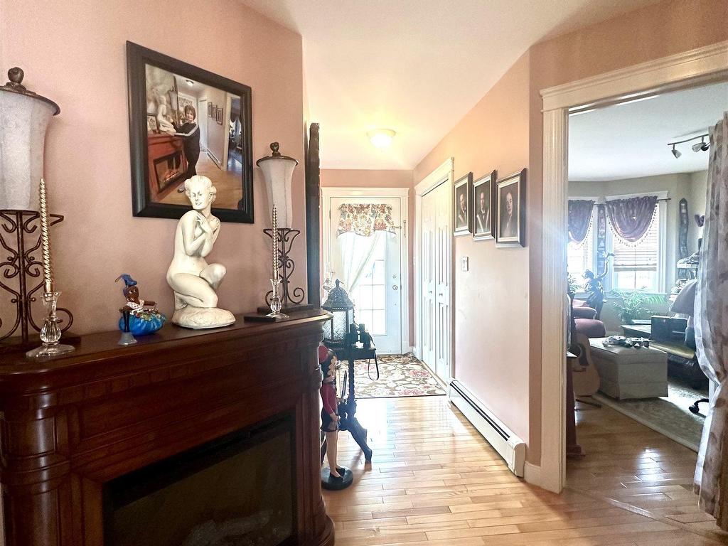 












62 McGill Avenue

,
Brighton,




PE
C1A 2J5

