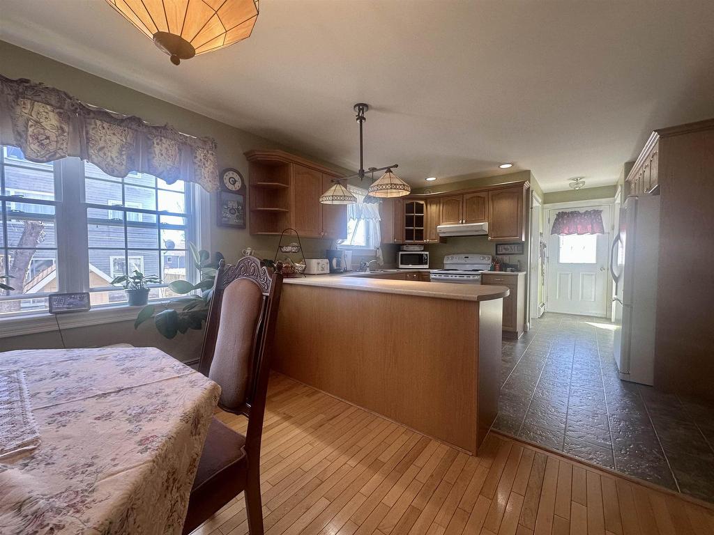 












62 McGill Avenue

,
Brighton,




PE
C1A 2J5

