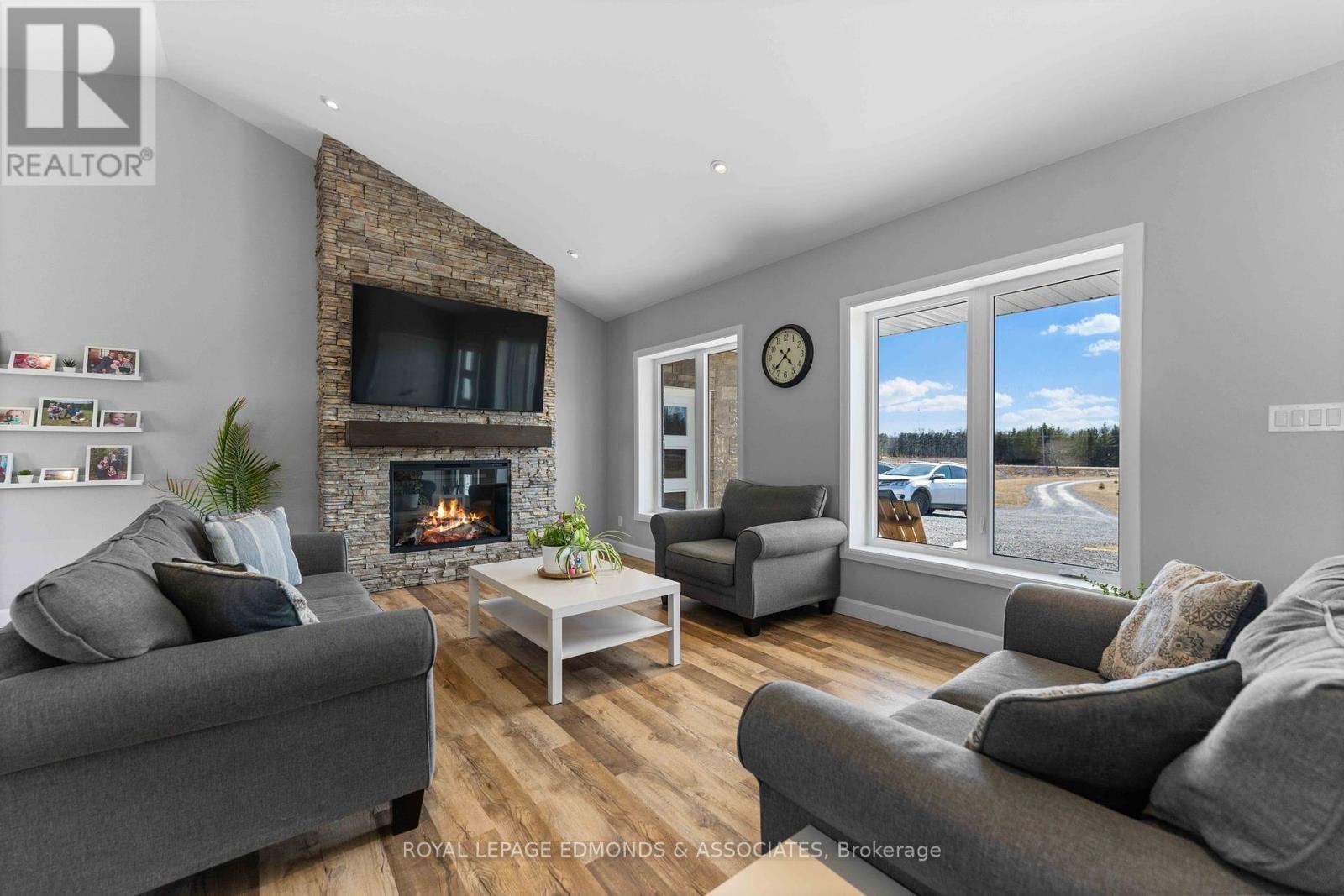 












346 FORESTERS FALLS ROAD

,
Whitewater Region,




Ontario
K0J1K0

