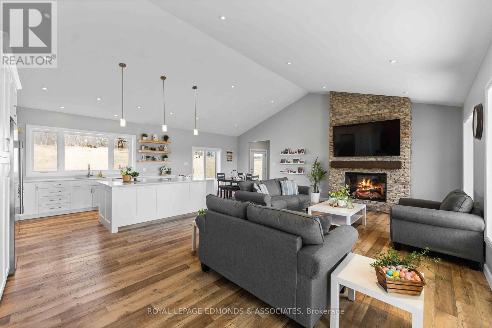 












346 FORESTERS FALLS ROAD

,
Whitewater Region,




Ontario
K0J1K0


