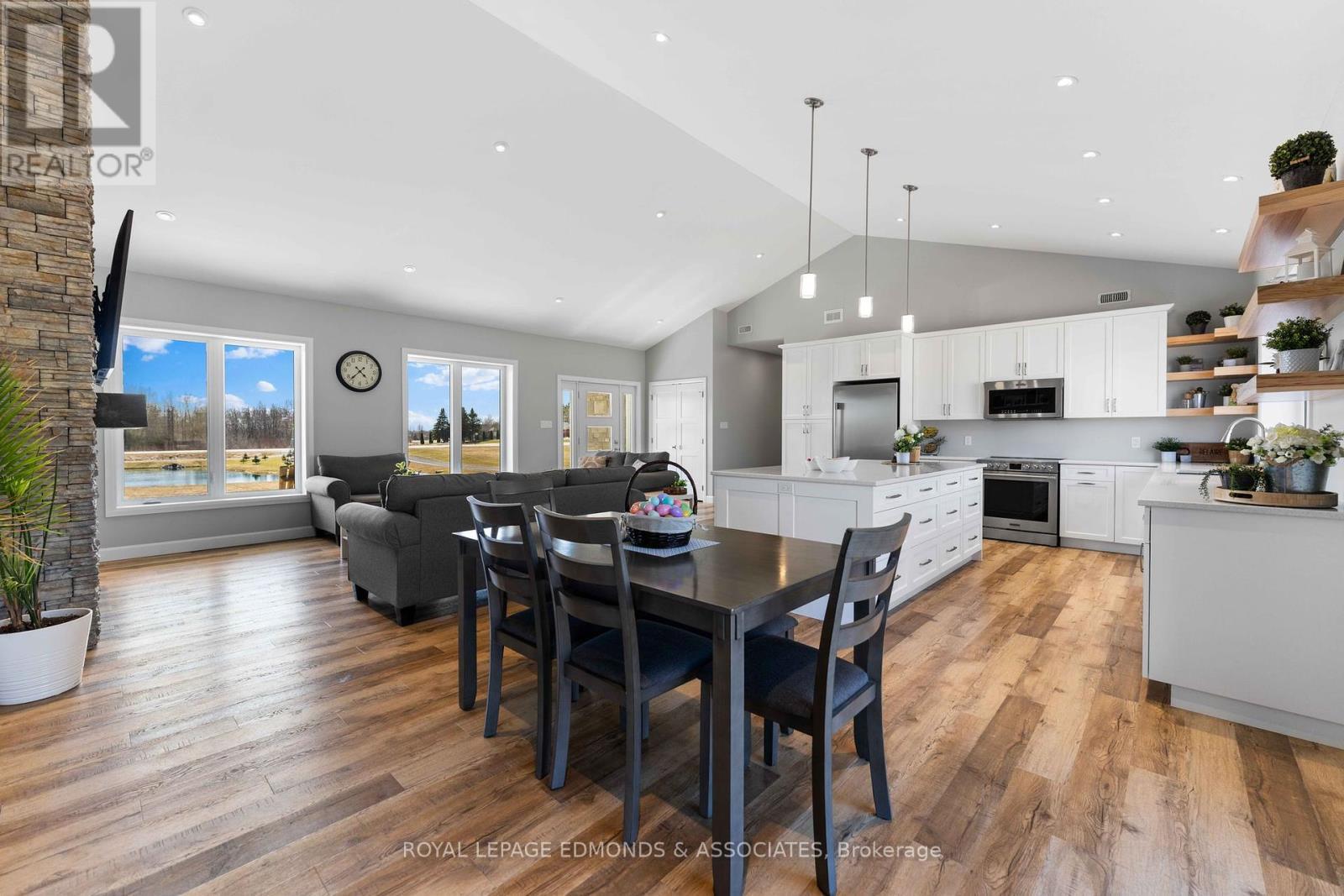 












346 FORESTERS FALLS ROAD

,
Whitewater Region,




Ontario
K0J1K0

