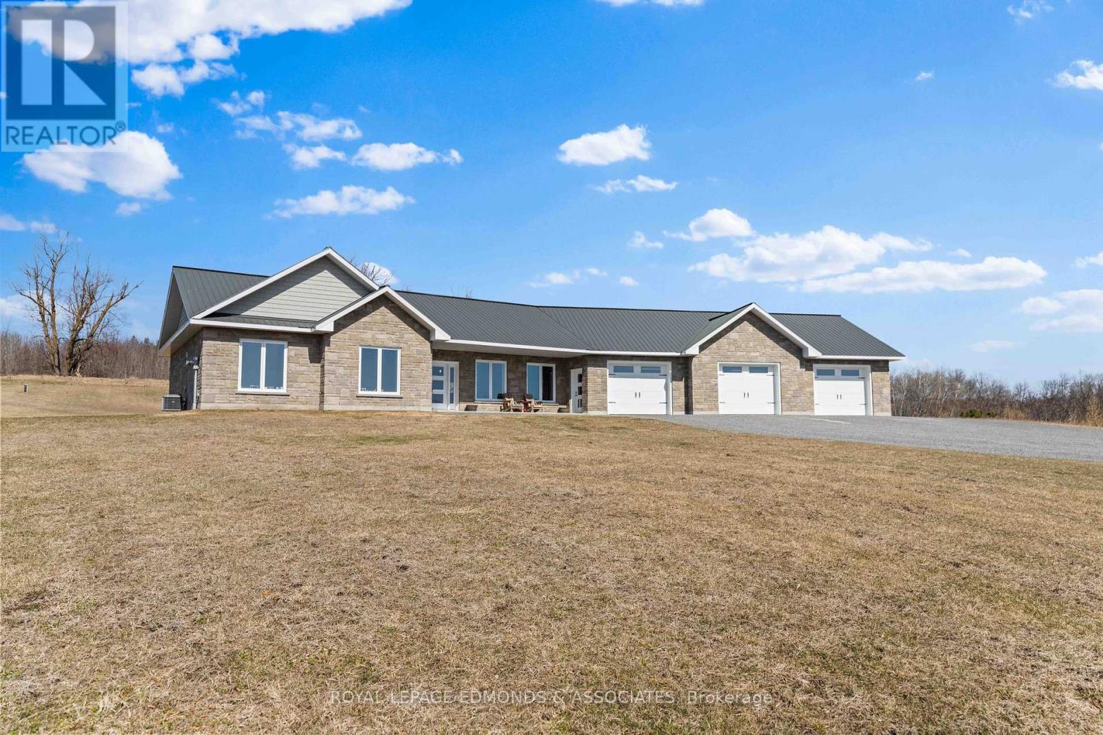 












346 FORESTERS FALLS ROAD

,
Whitewater Region,




Ontario
K0J1K0

