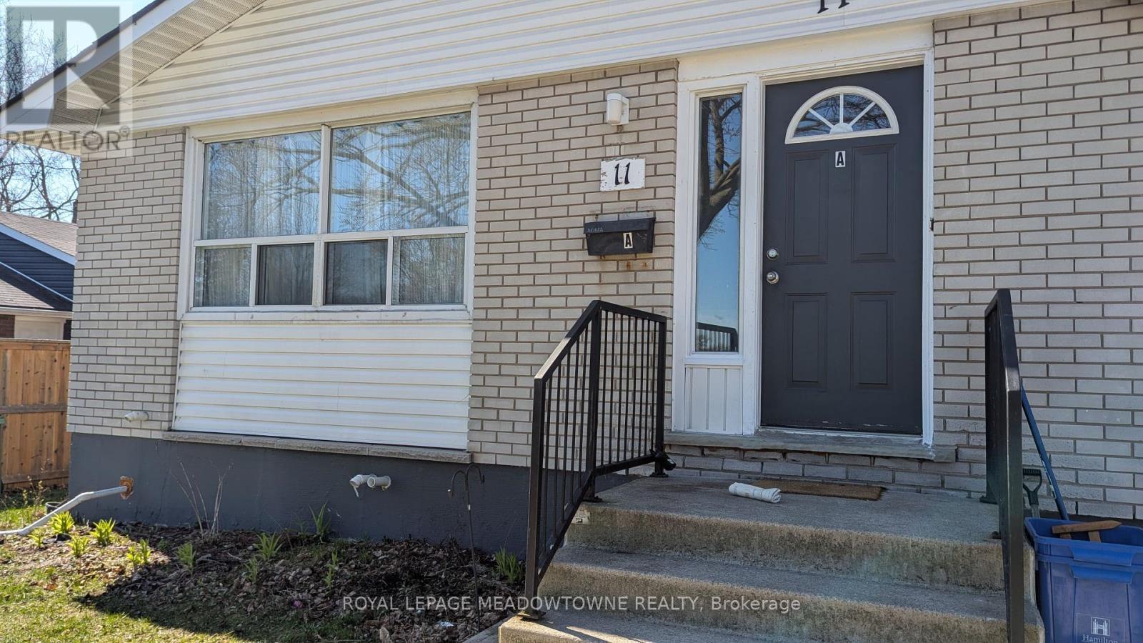 












UPPER - 11 MICHAEL AVENUE

,
Hamilton,




Ontario
L8T2Y2

