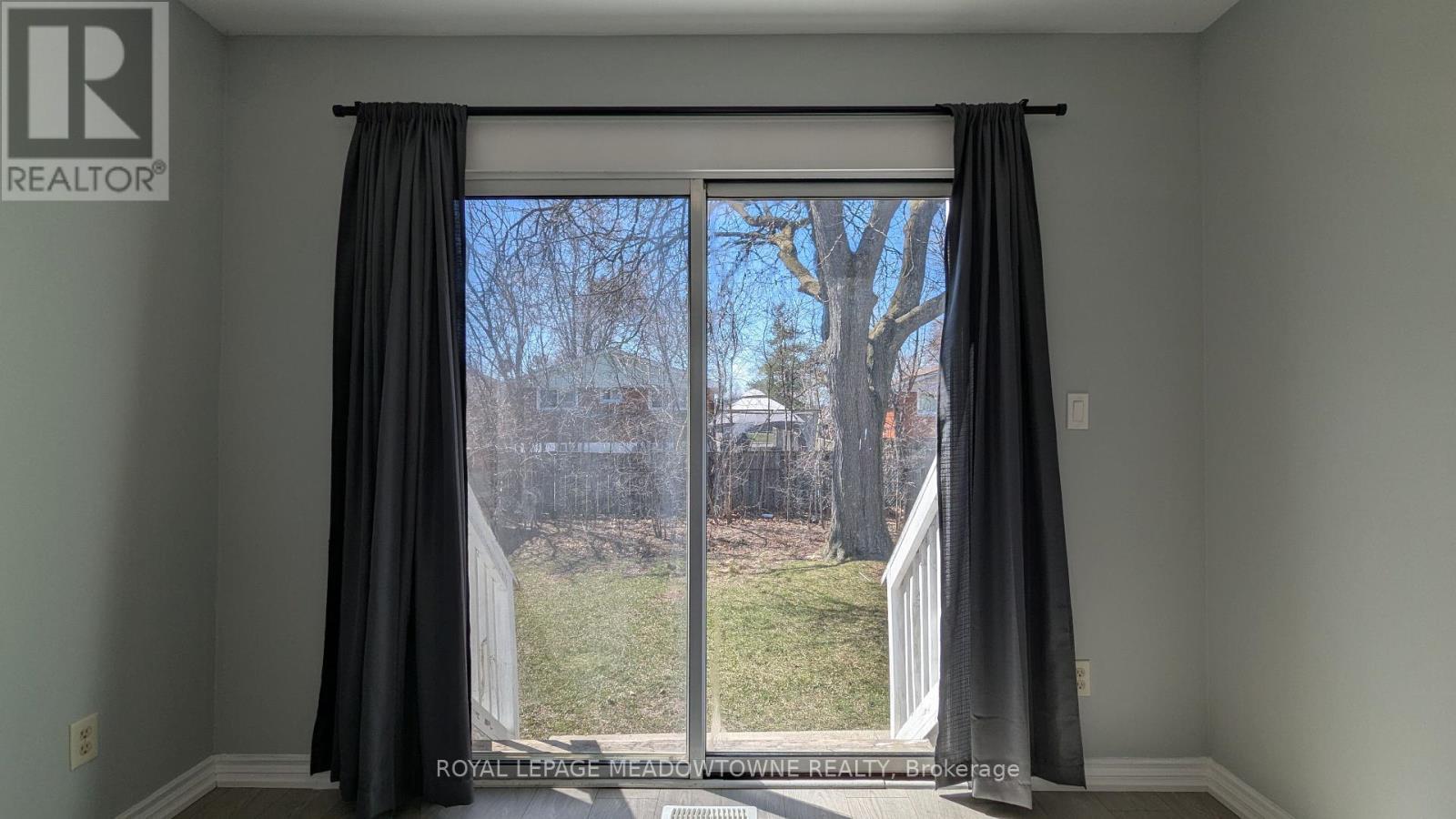 












UPPER - 11 MICHAEL AVENUE

,
Hamilton,




Ontario
L8T2Y2

