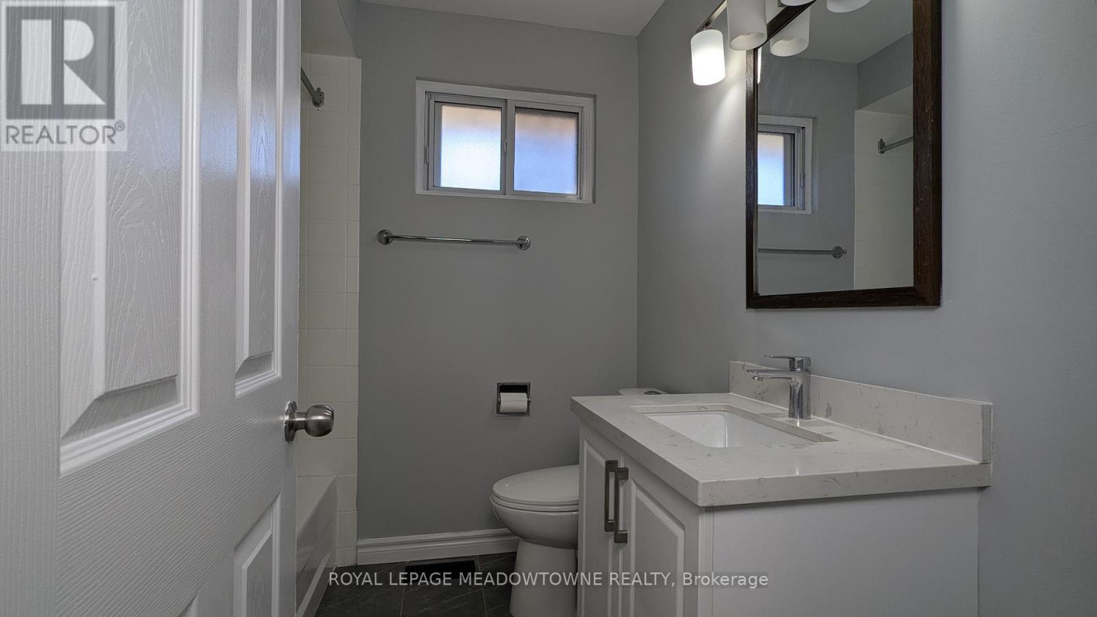 












UPPER - 11 MICHAEL AVENUE

,
Hamilton,




Ontario
L8T2Y2

