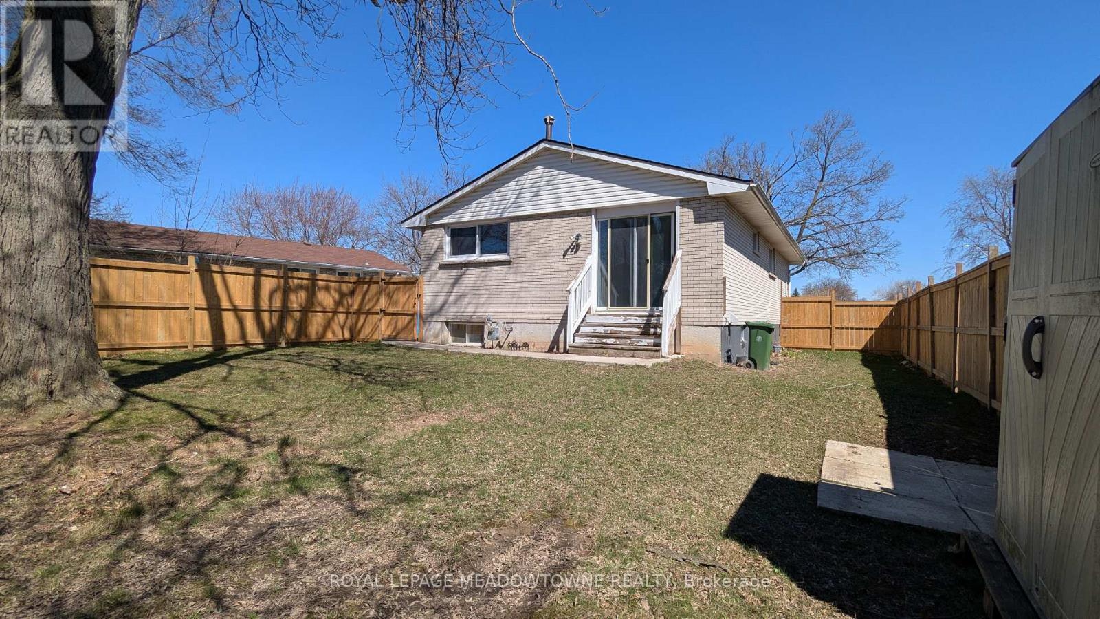 












UPPER - 11 MICHAEL AVENUE

,
Hamilton,




Ontario
L8T2Y2

