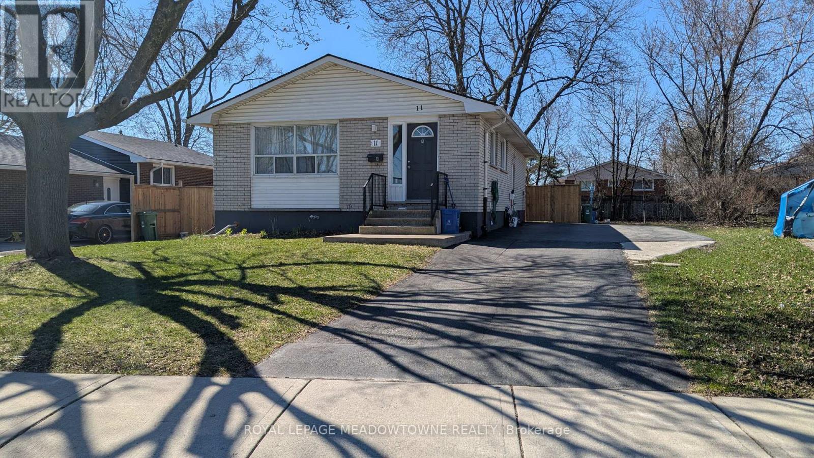 












UPPER - 11 MICHAEL AVENUE

,
Hamilton,




Ontario
L8T2Y2

